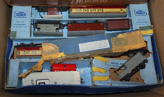 Quantity of Hornby Dublo, inc boxed set (af), rolling stock, track etc